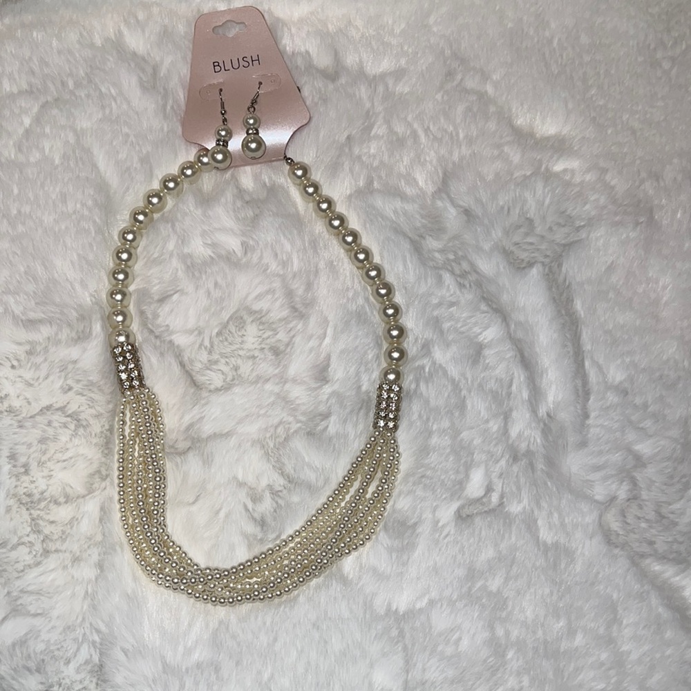 Earring and necklace set